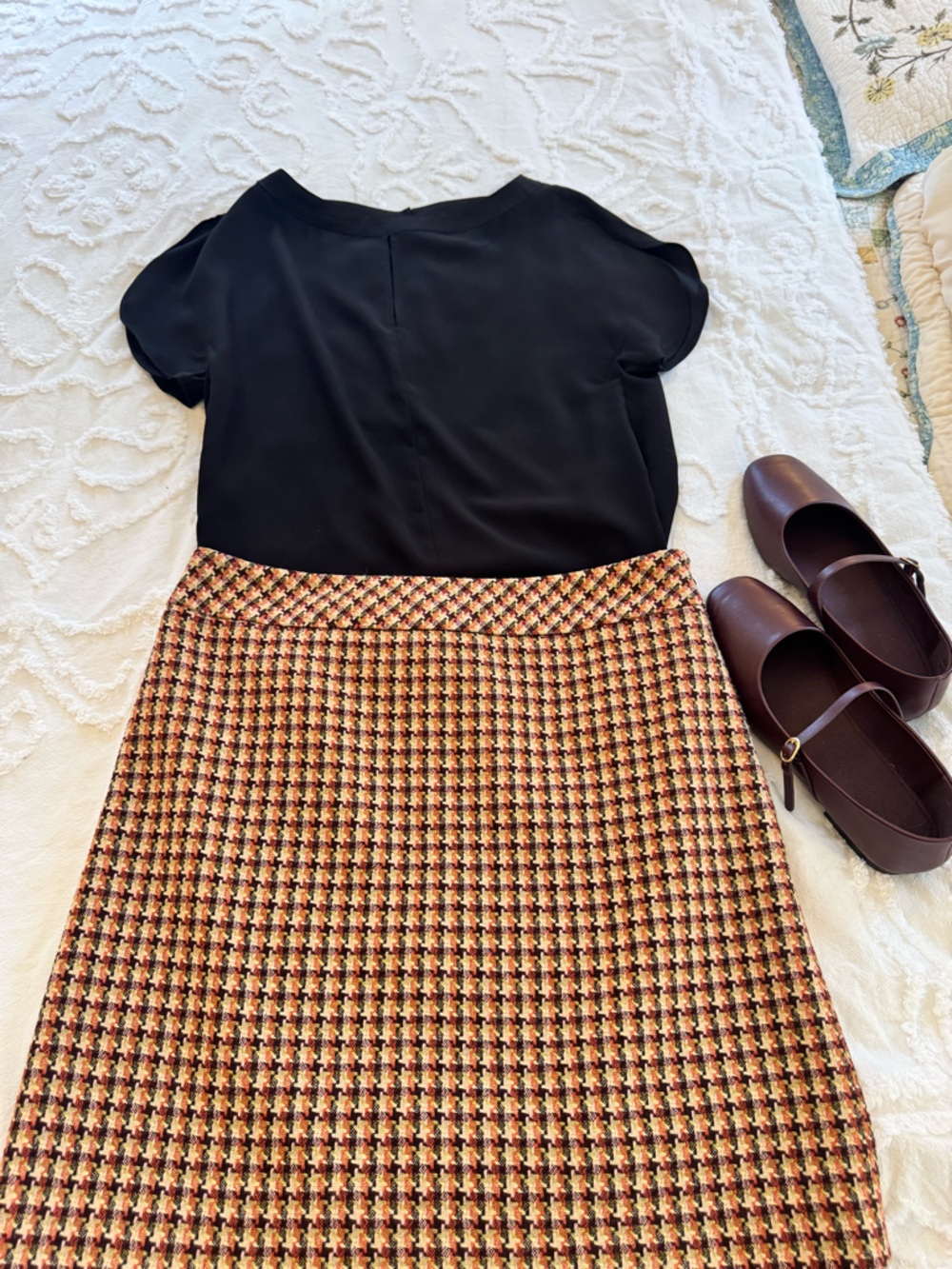Banana Republic Black Short-Sleeve Blouse with Keyhole Opening